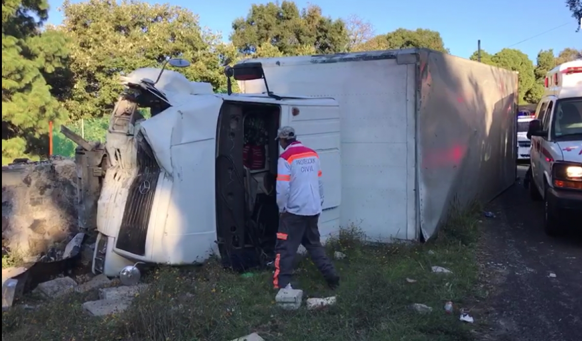 Volcadura en Huitzilac deja seis heridos