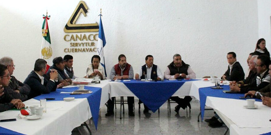 Se reúnen empresarios para atender reordenamiento de comerciantes ambulantes