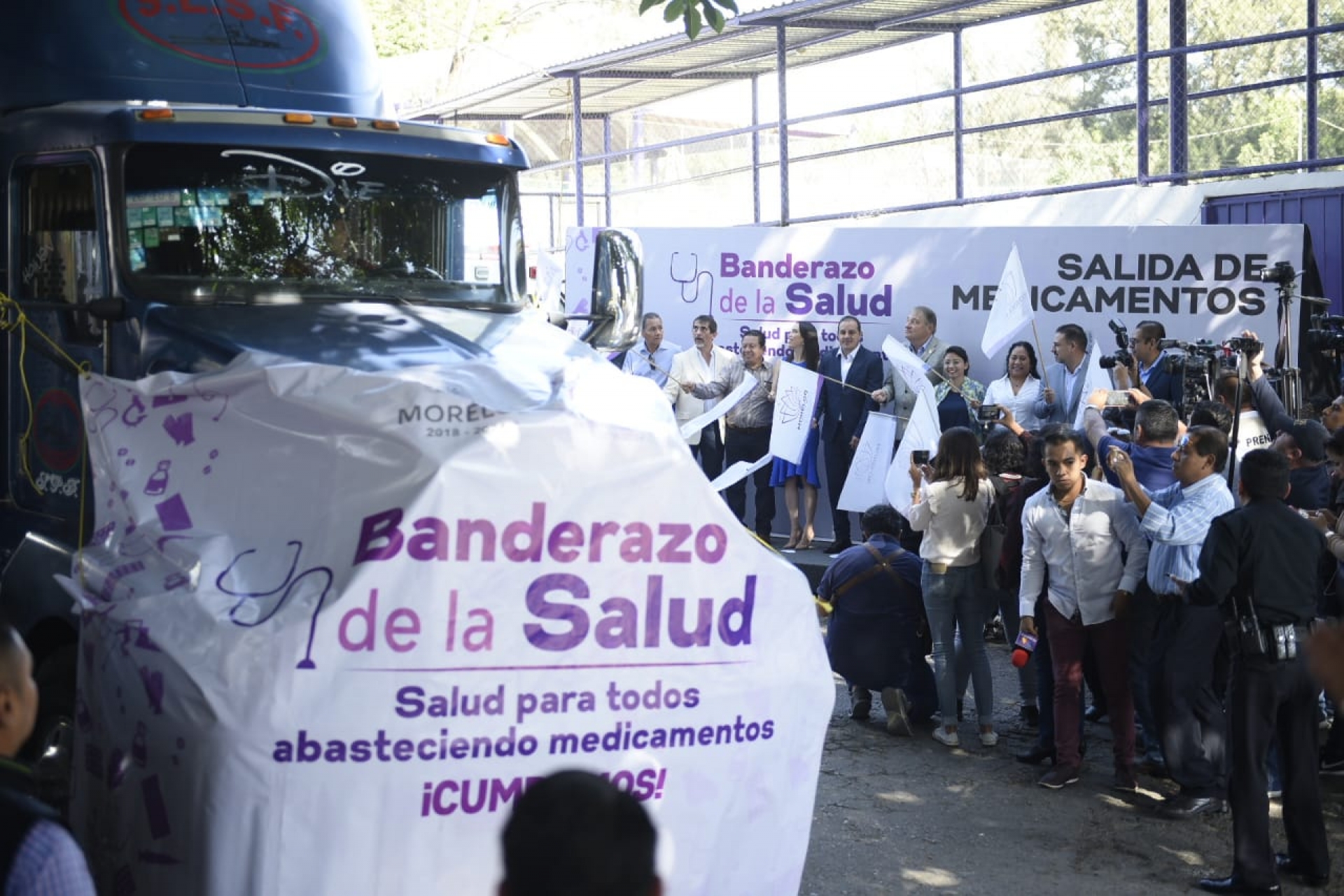 Encabeza gobernador 'Banderazo de la Salud'