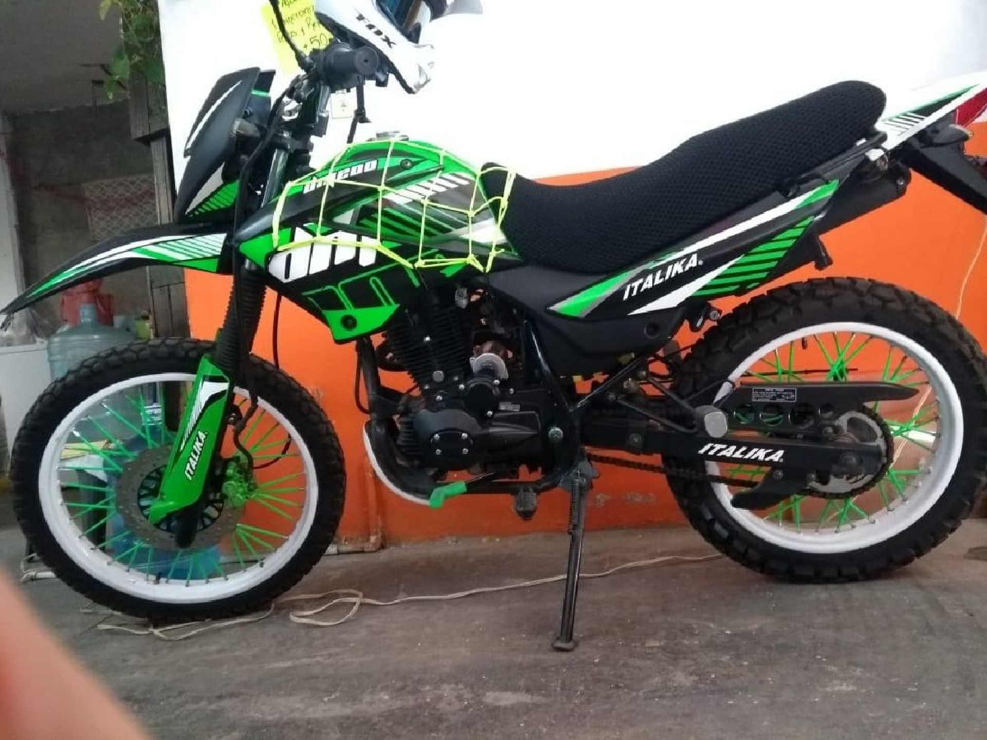 Roban moto en un supermercado de Tejalpa