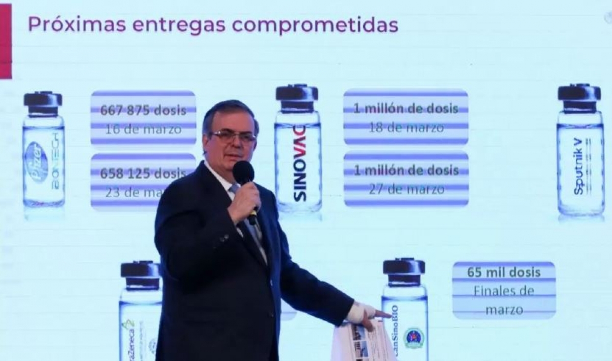 AstraZeneca entregará vacunas COVID envasadas en México a partir de abril: Ebrard