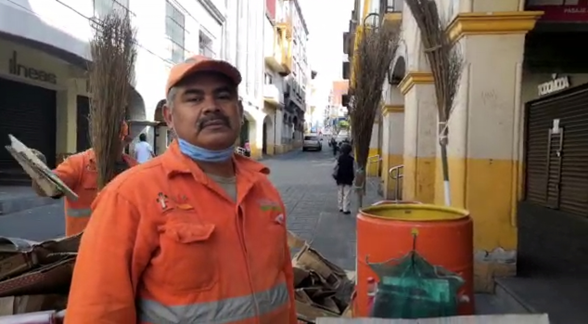 Continúa labor de trabajadores del servicio de limpia en Cuernavaca, durante contingencia