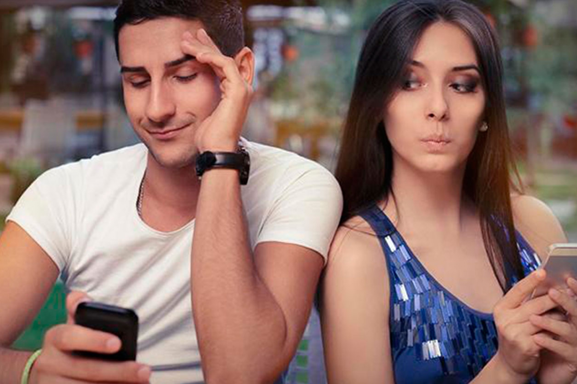 ¿Tu pareja invade tus redes sociales? Tienes que leer esto