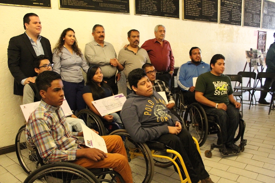 Premian  a jóvenes discapacitados que participaron en concurso de fotografía