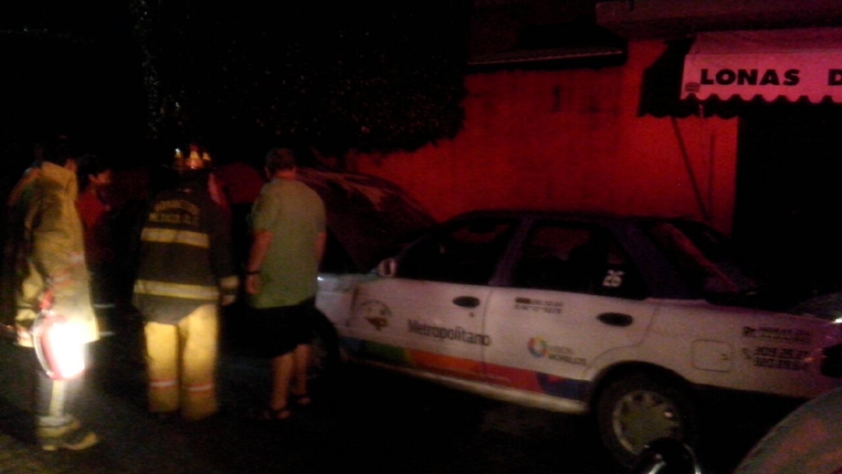 Incendio provocó daños en un taxi