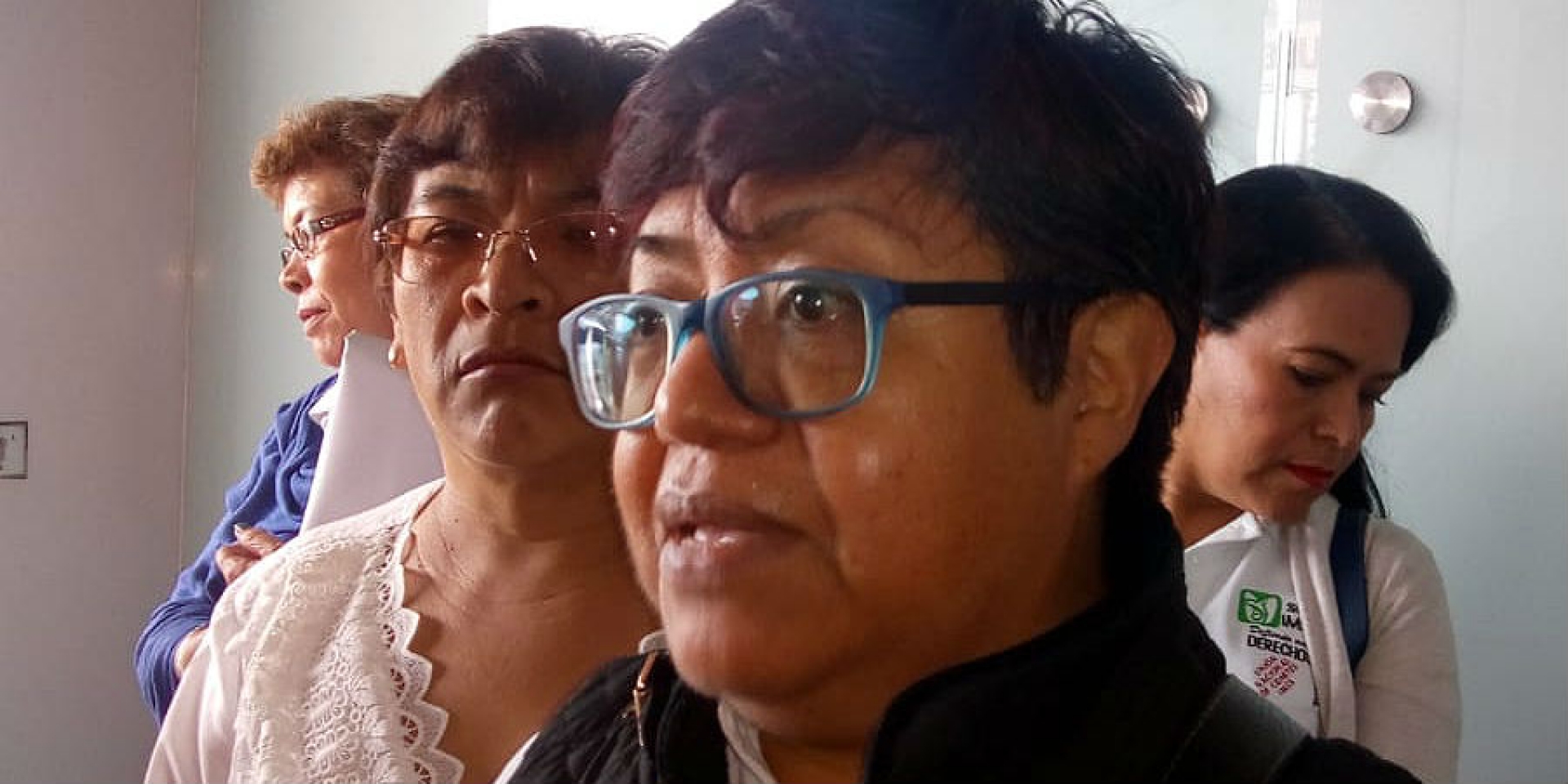 Protestan trabajadores jubilados del IMSS en el Infonavit