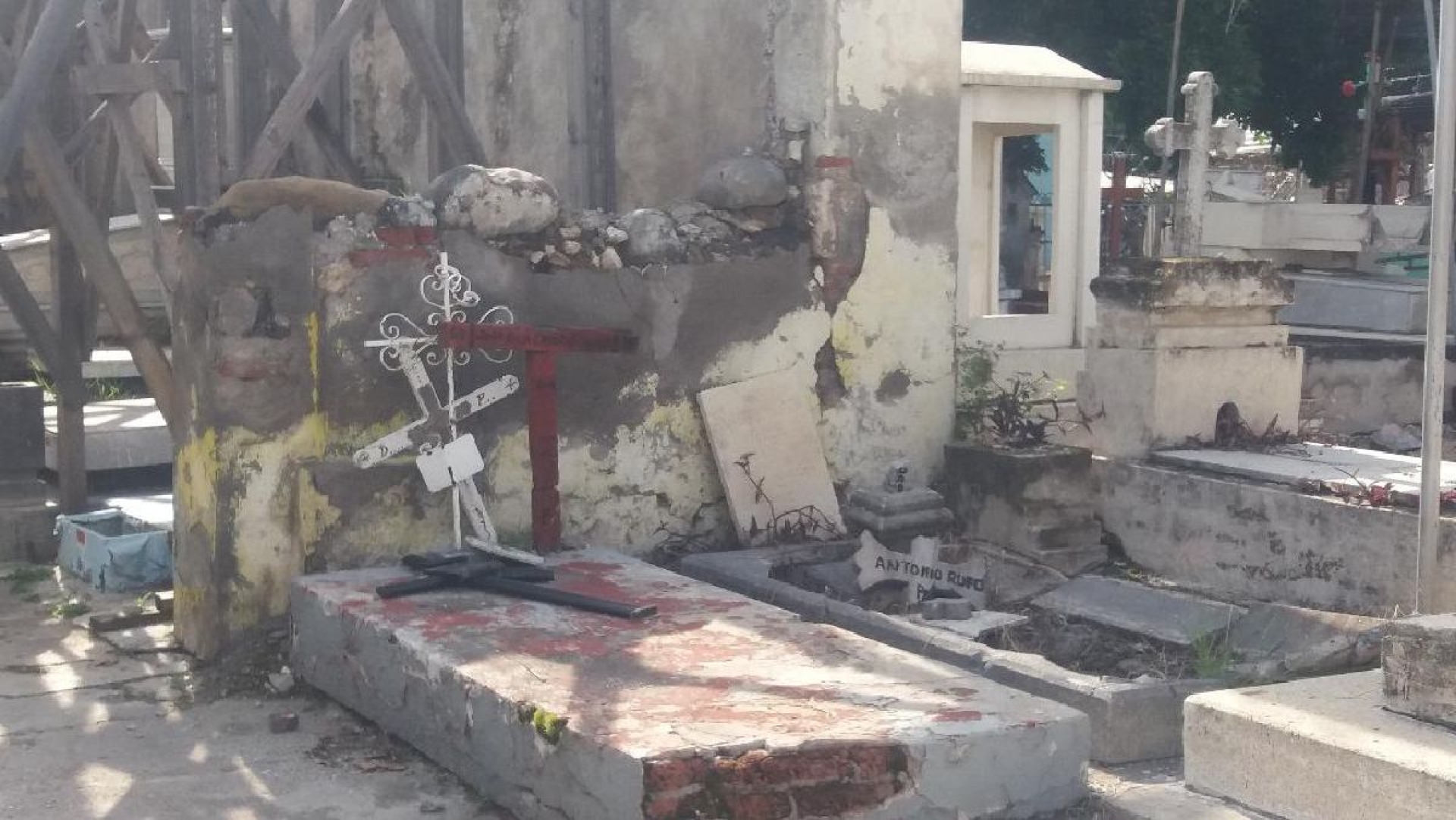 Buscan rescatar tumbas de personajes famosos en Cuautla