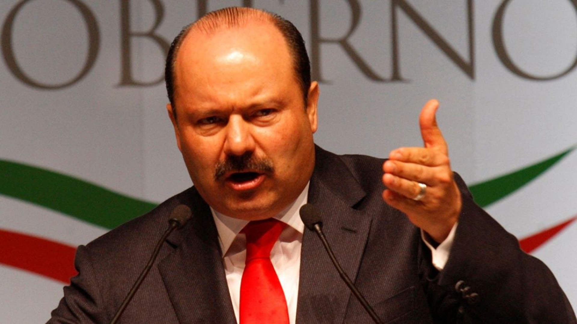 Señala SRE que captura de César Duarte "coincidió" con viaje de AMLO