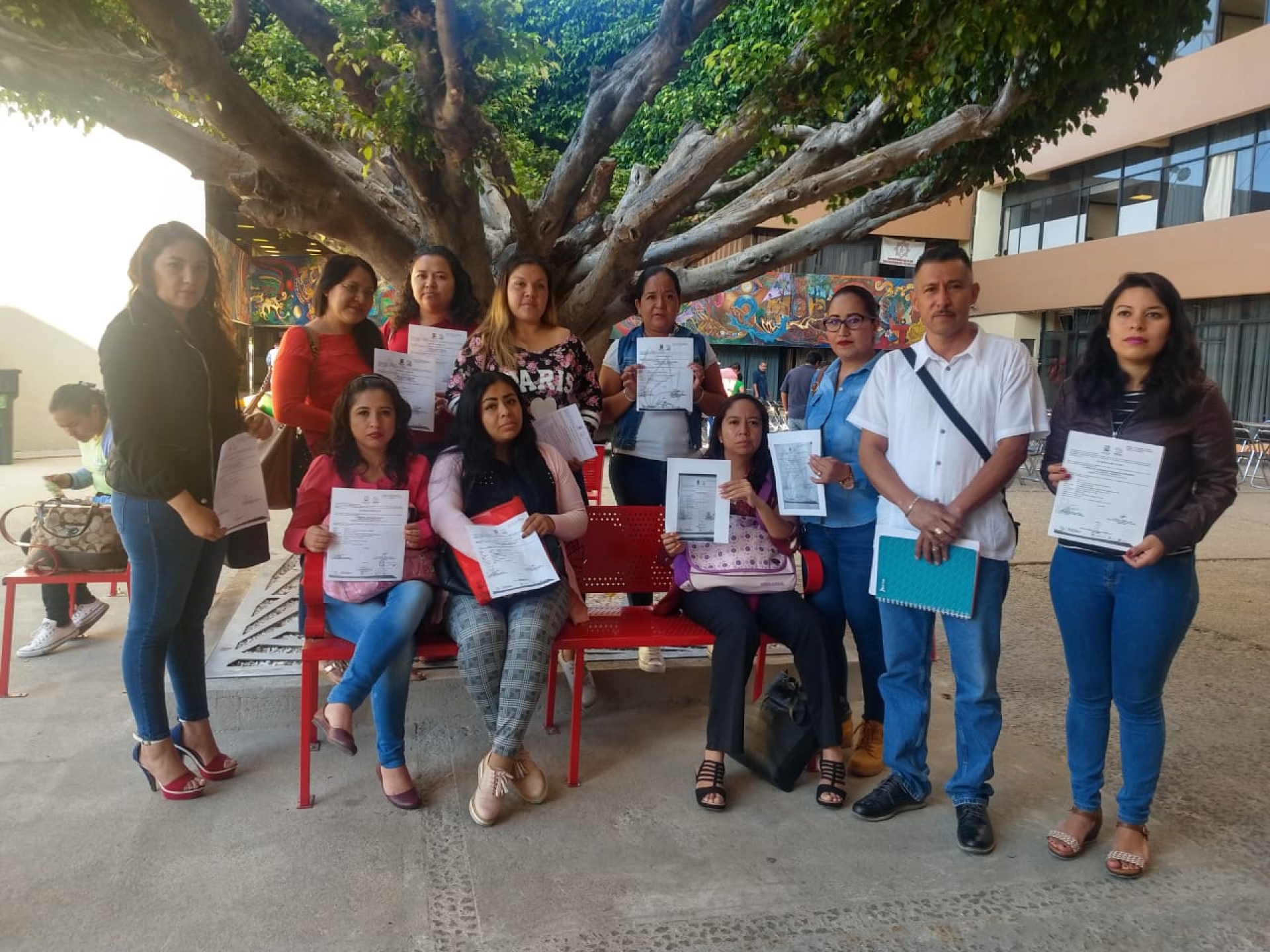 Protestan maestras de educación básica en el IEBEM