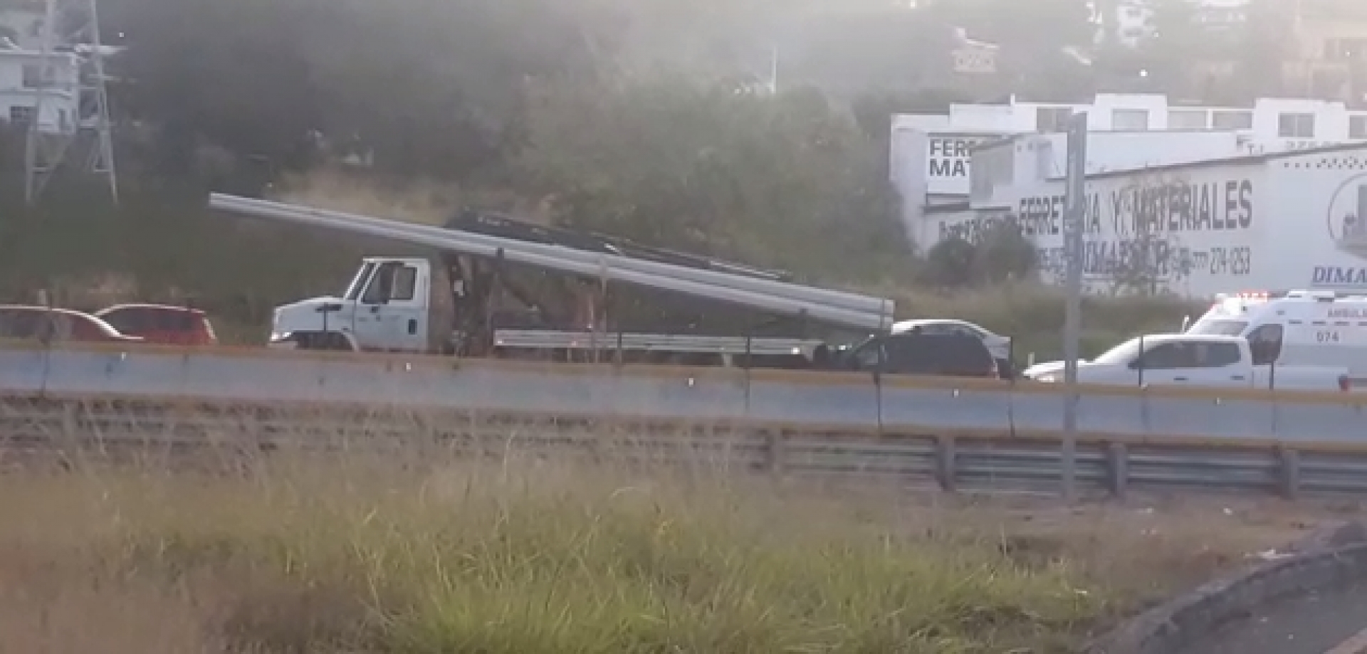 Accidente de camioneta en autopista México-Acapulco