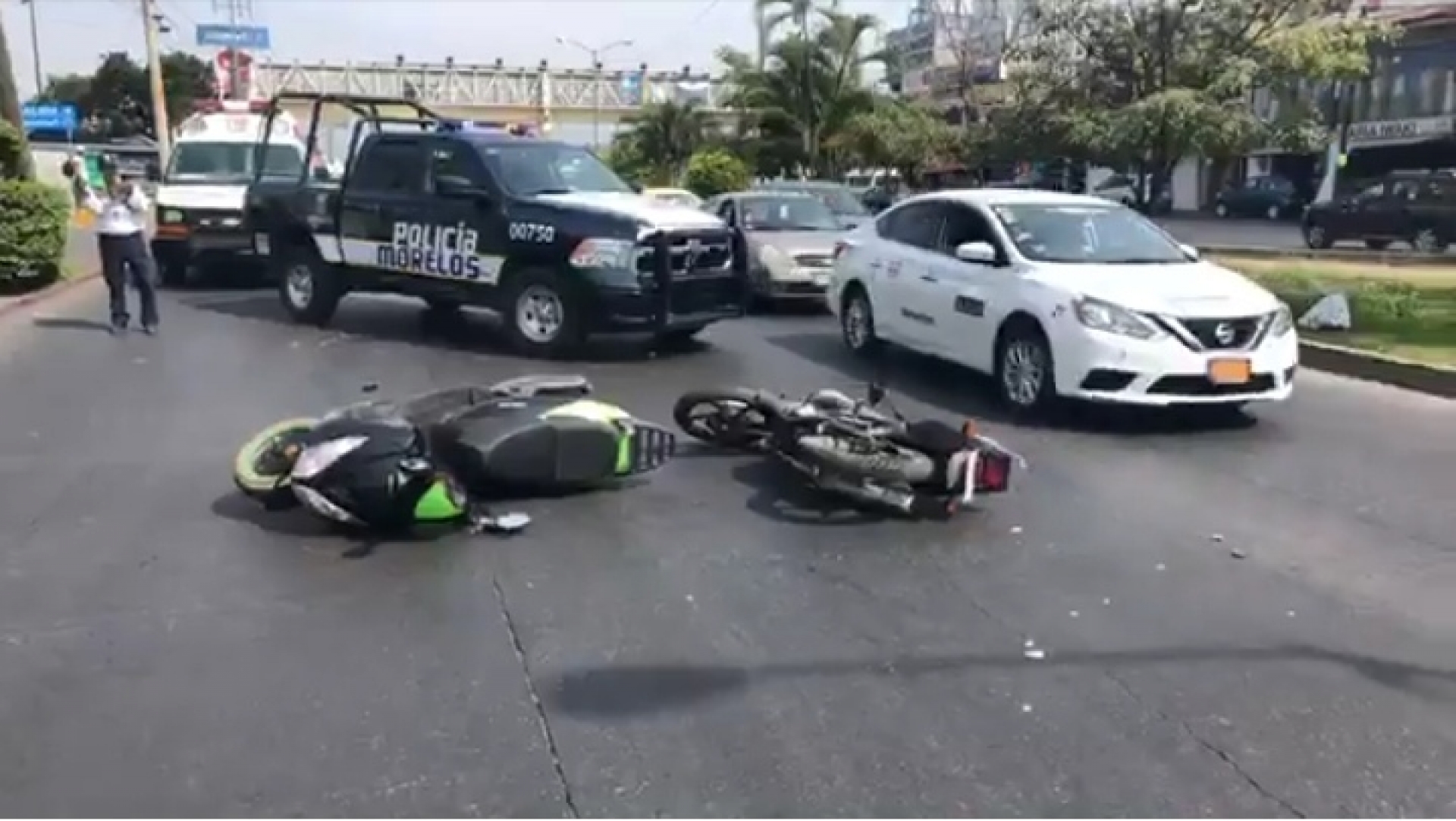 Dos heridos tras accidente entre dos motocicletas, en el bulevar Cuauhnáhuac