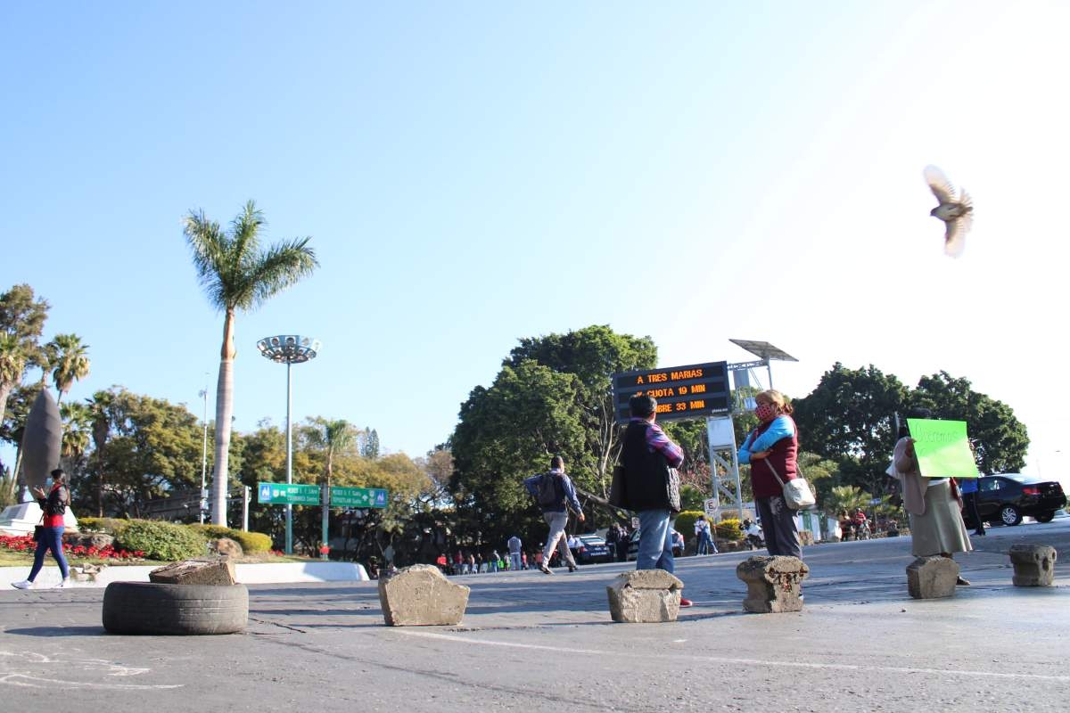 Vecinos de varios poblados cerraron vialidades