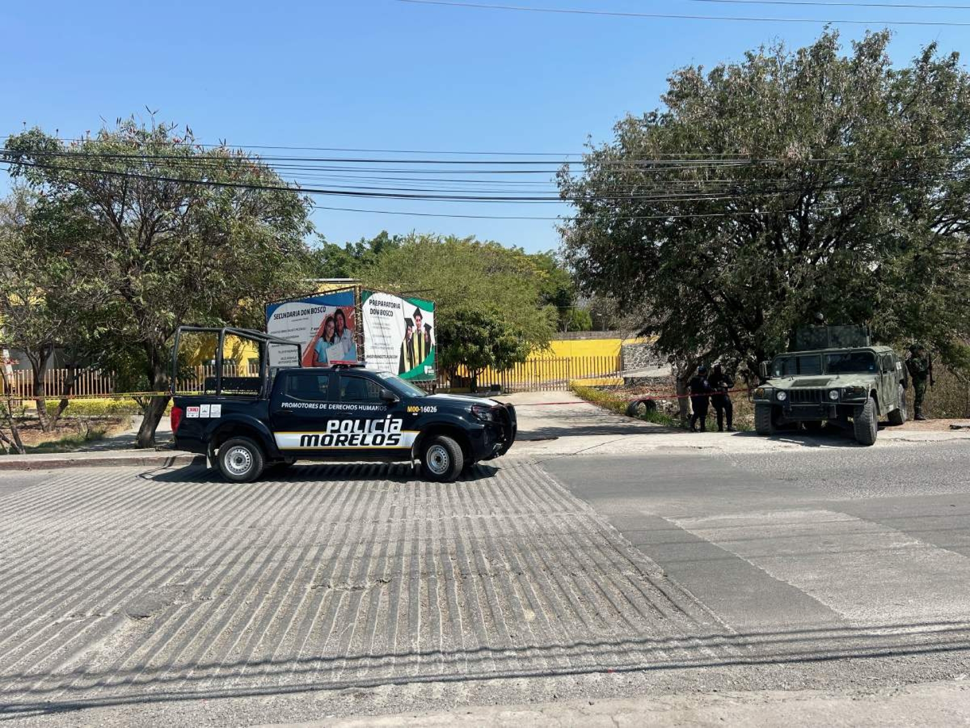 Dejan un cuerpo desmembrado afuera de una escuela
