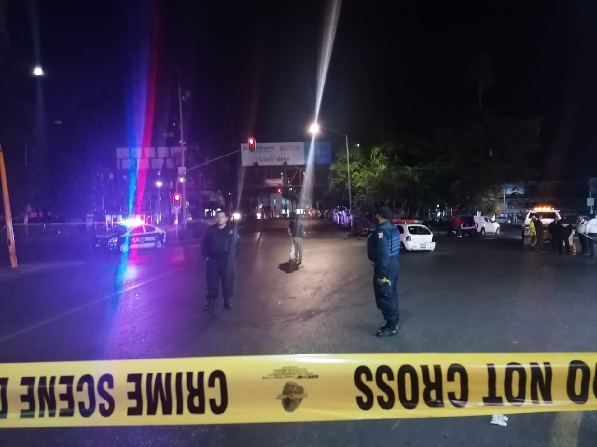 Una mujer falleció y un hombre resultó herido en accidente en avenida Plan de Ayala