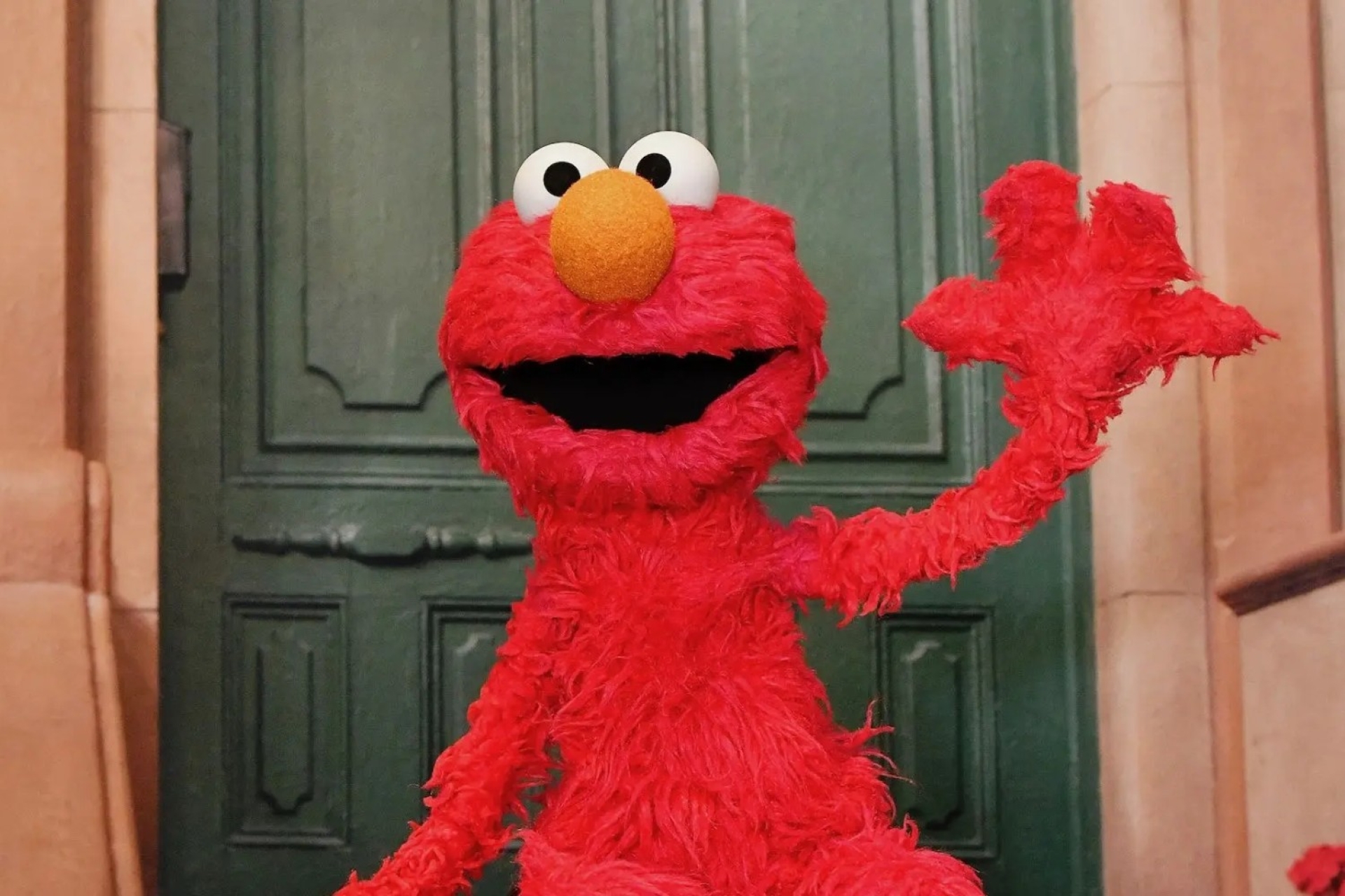 Elmo celebra su cumpleaños este 3 de febrero y mantiene sus eternos tres años y medio