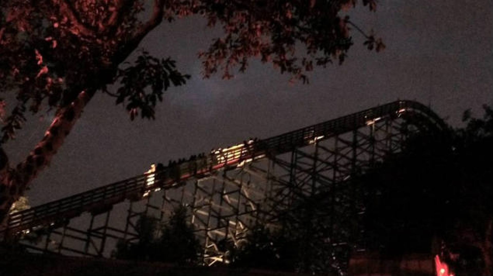 Falla la "Medusa Steel Coaster" de Six Flags México y desalojan a clientes