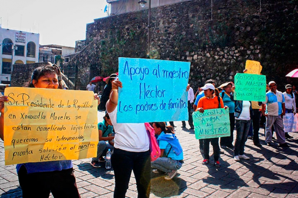 Protestan en el TSJ en apoyo a profesor acusado de abuso sexual