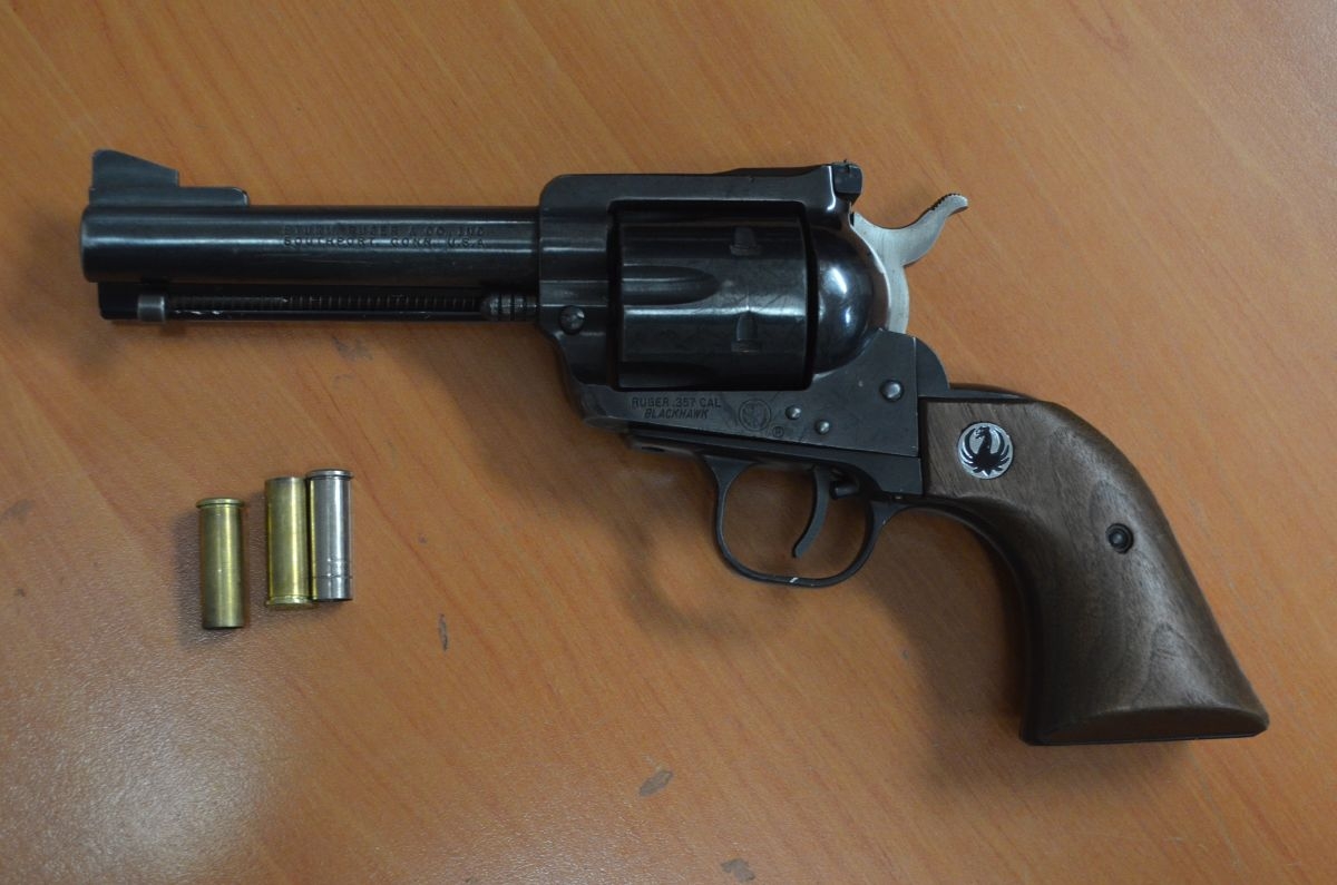 A prisión por disparar su arma en la calle