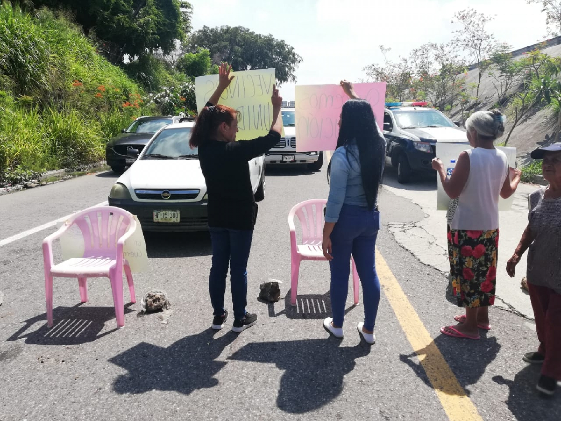 Bloquearon habitantes de Acapantzingo el paso exprés