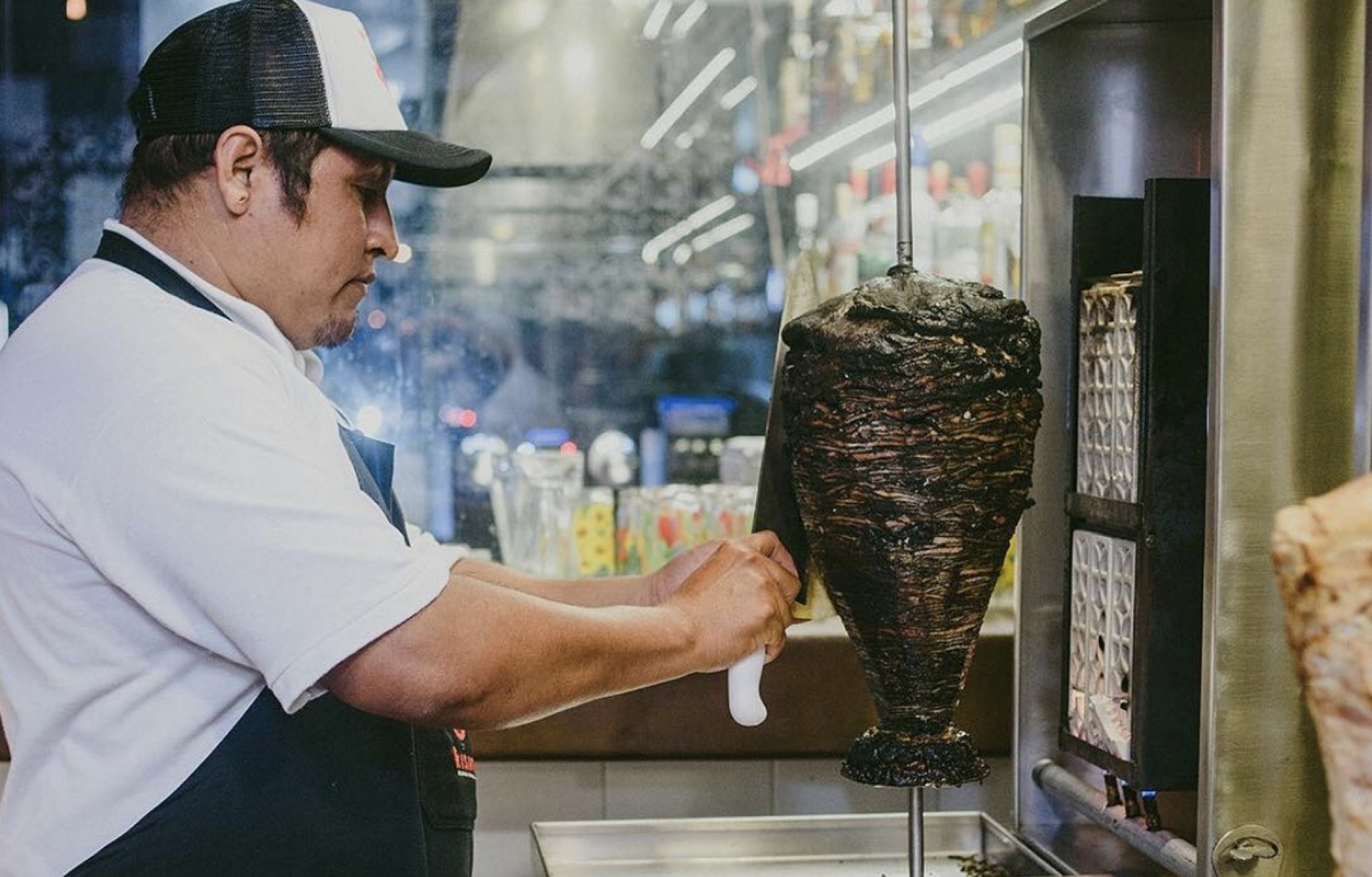 Los tacos de pastor negro, el nuevo platillo que está conquistando México
