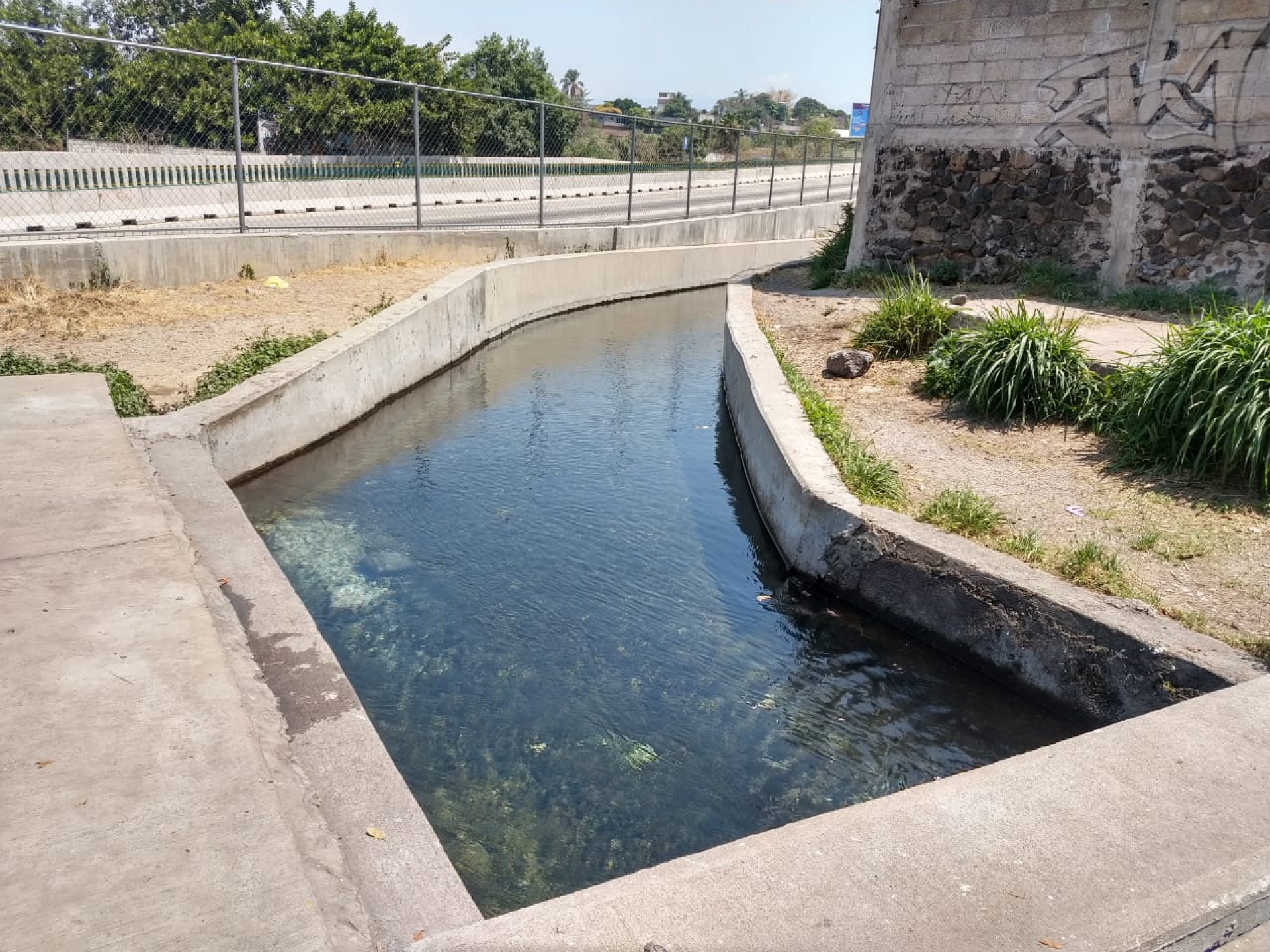 En 'sábado de gloria', no acuden bañistas al apantle de Ampliación Chapultepec
