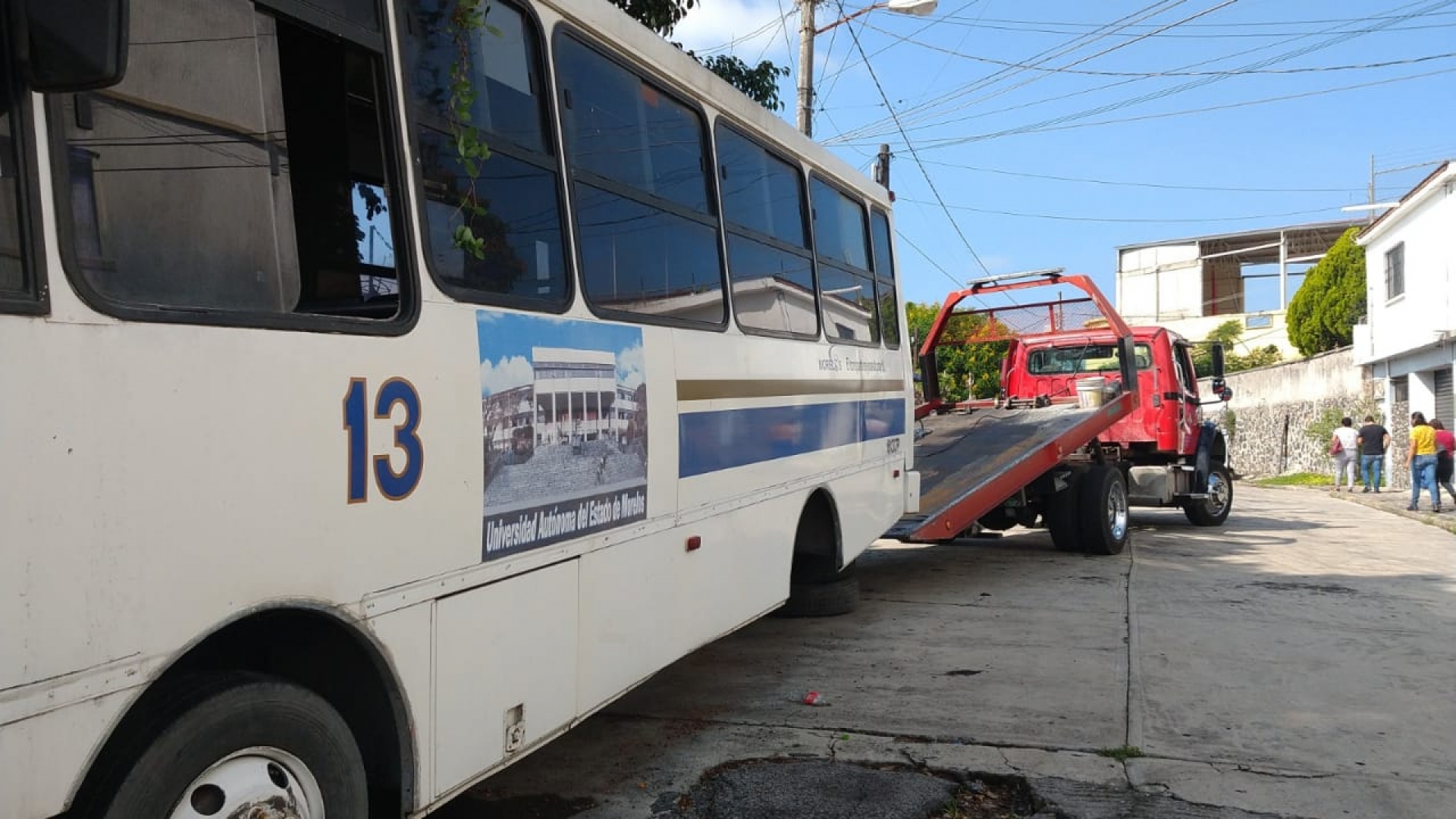 Inicia operativo para retirar vehículos chatarra en Cuernavaca