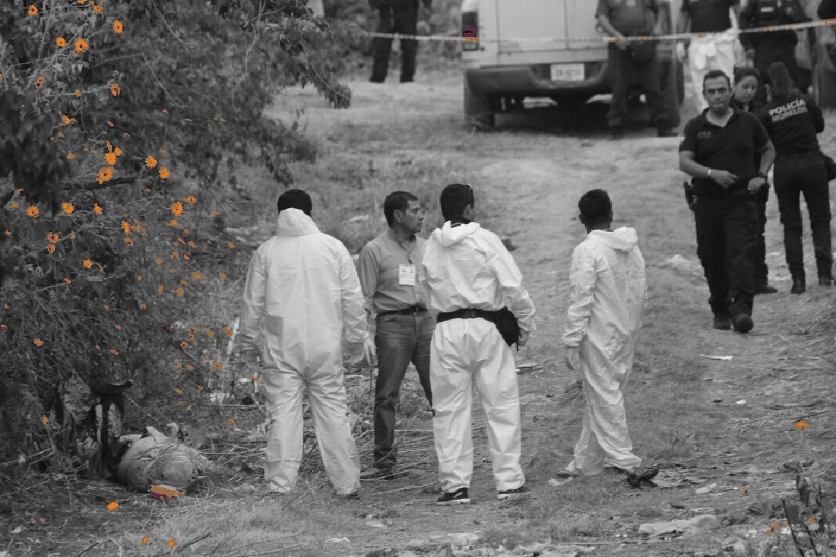 Hallan el cadáver de un hombre envuelto en una lona en Emiliano Zapata