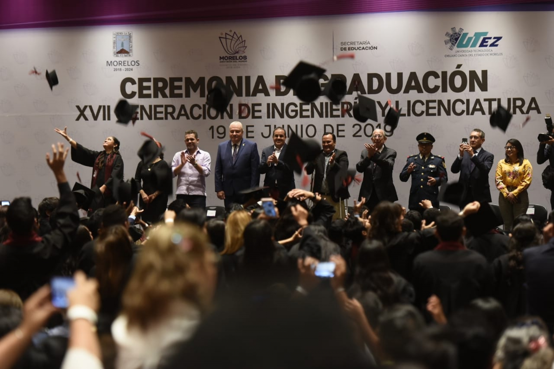 Efectúan ceremonia de graduación de la XVII generación de la UTEZ