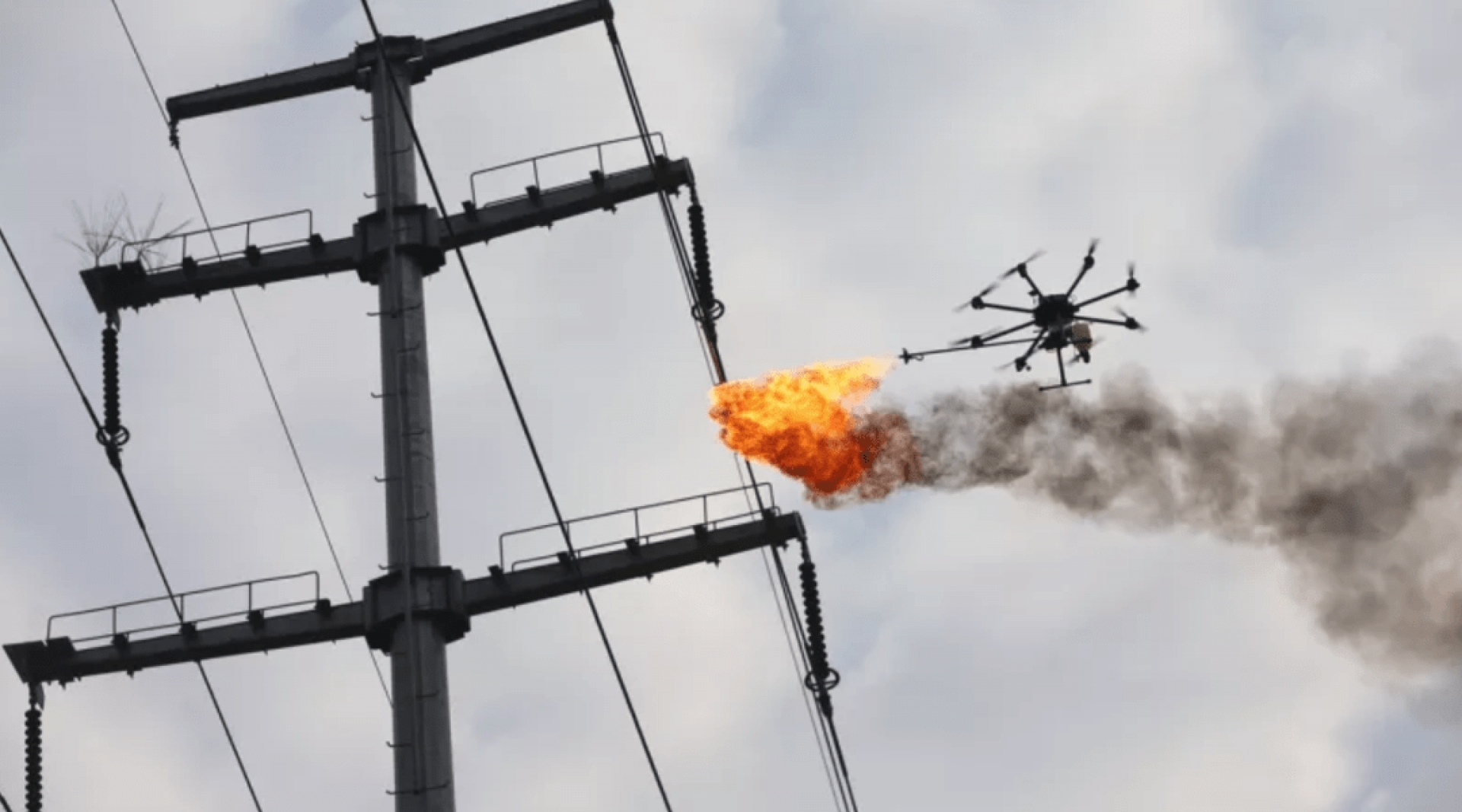 Este video de un drone con lanzallamas es lo más aterrador que verás hoy