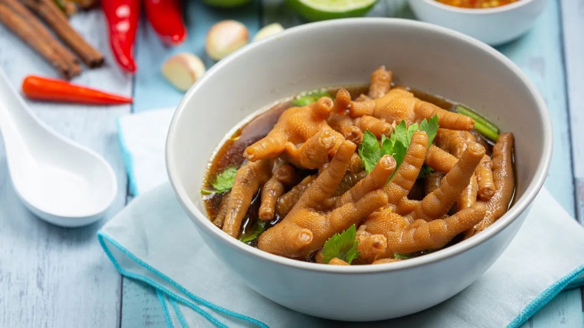 Beneficios de las patas de pollo que te harán querer comerlas diario