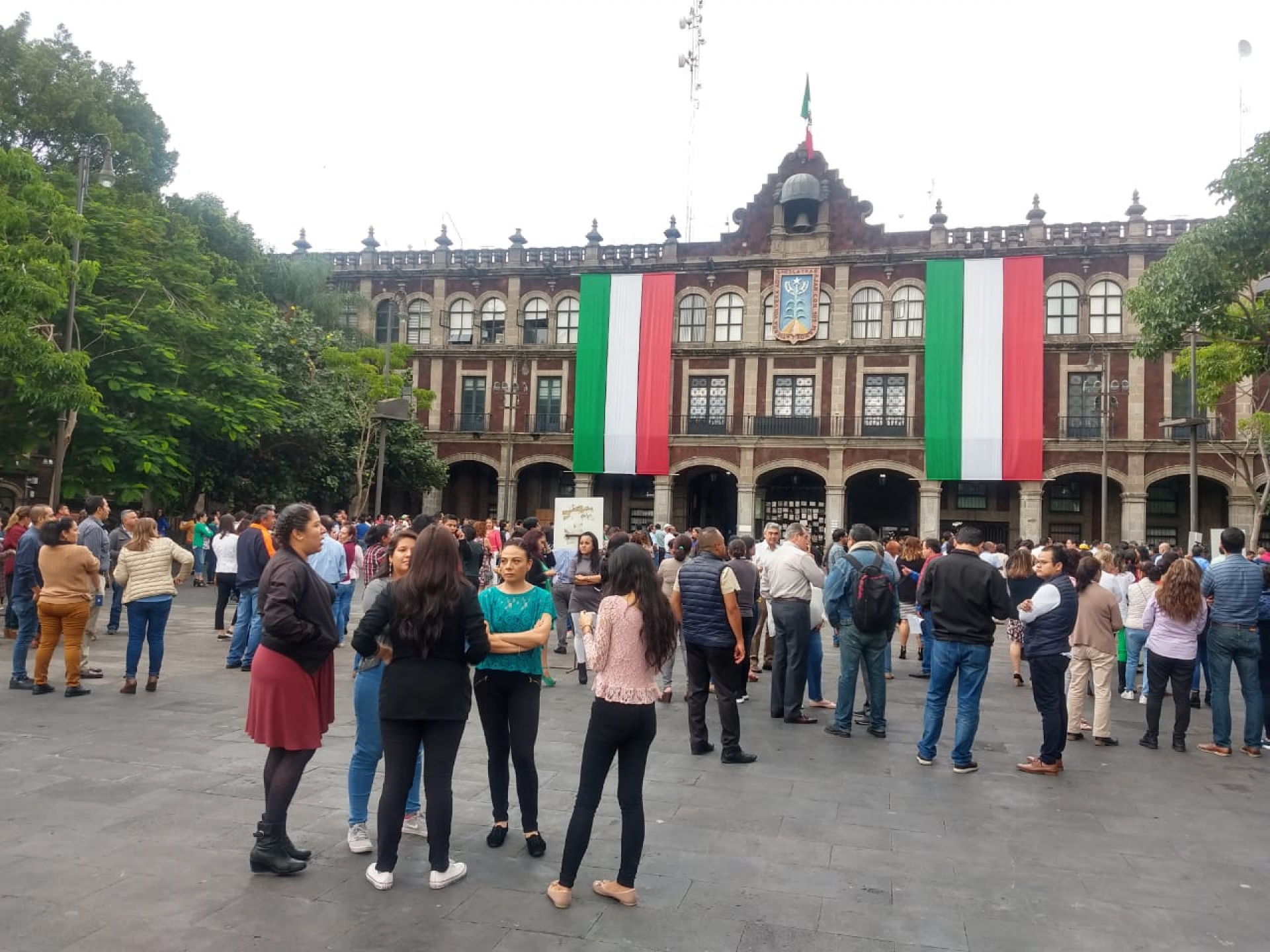 Realizan simulacro de evacuación en el palacio de gobierno y edificios públicos