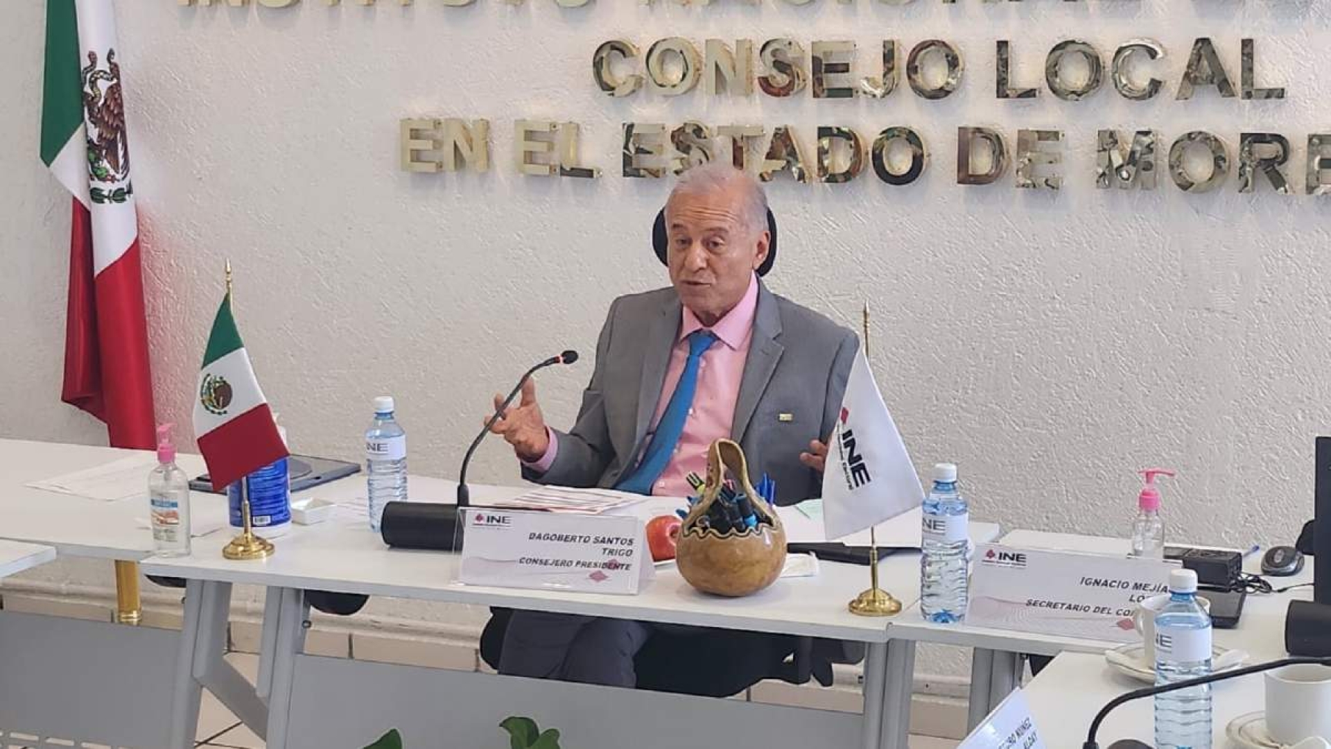 Prohibida, propaganda política en carreteras