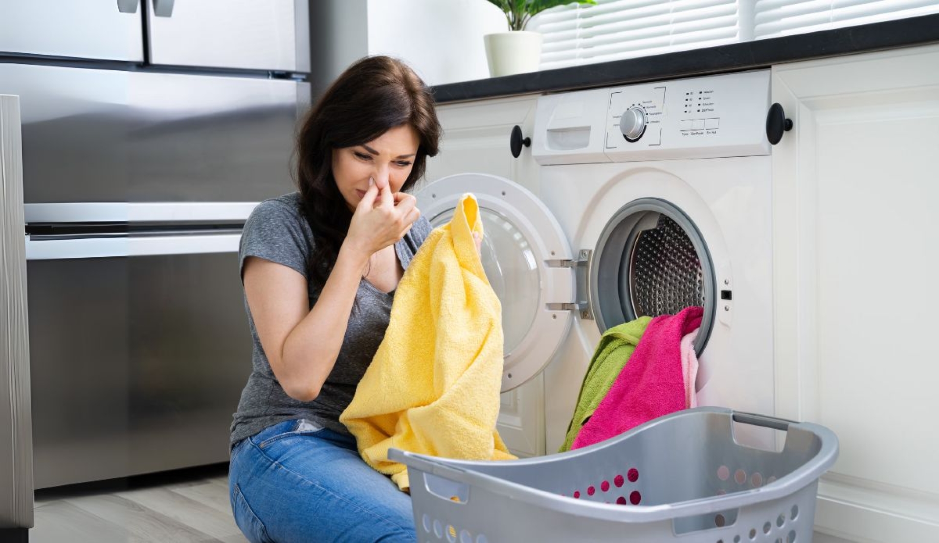 ¿Cómo eliminar el olor a humedad de ropa y zapatos tras las lluvias?