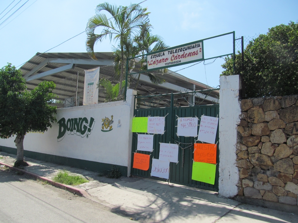 Rechazan fusión de grupos en la Telesecundaria “Lázaro Cárdenas” de Zacatepec