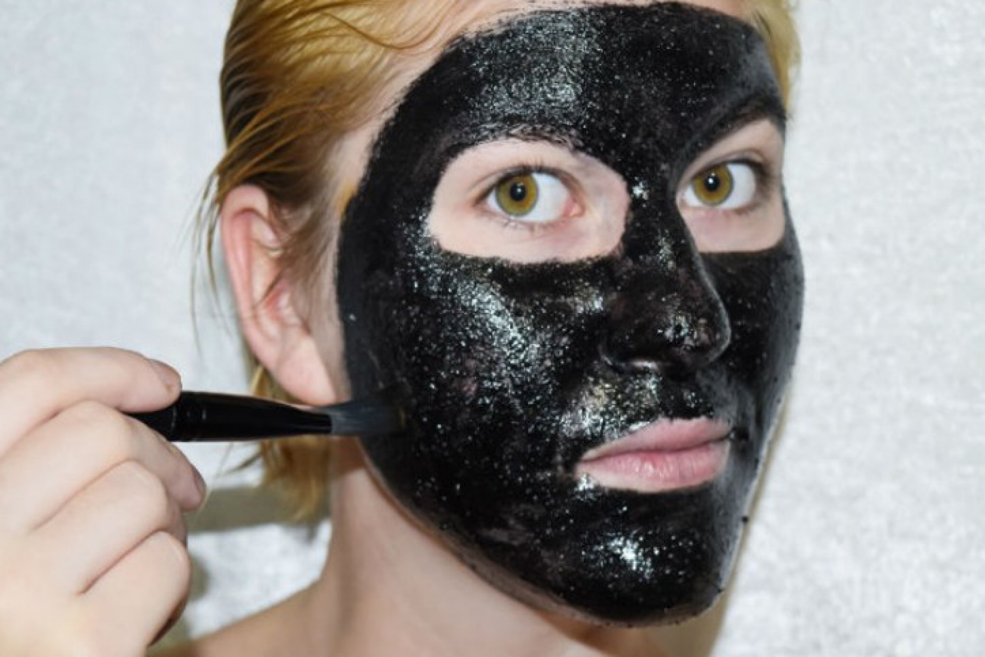 Cómo hacer una mascarilla negra para eliminar los puntos negros en 5 minutos