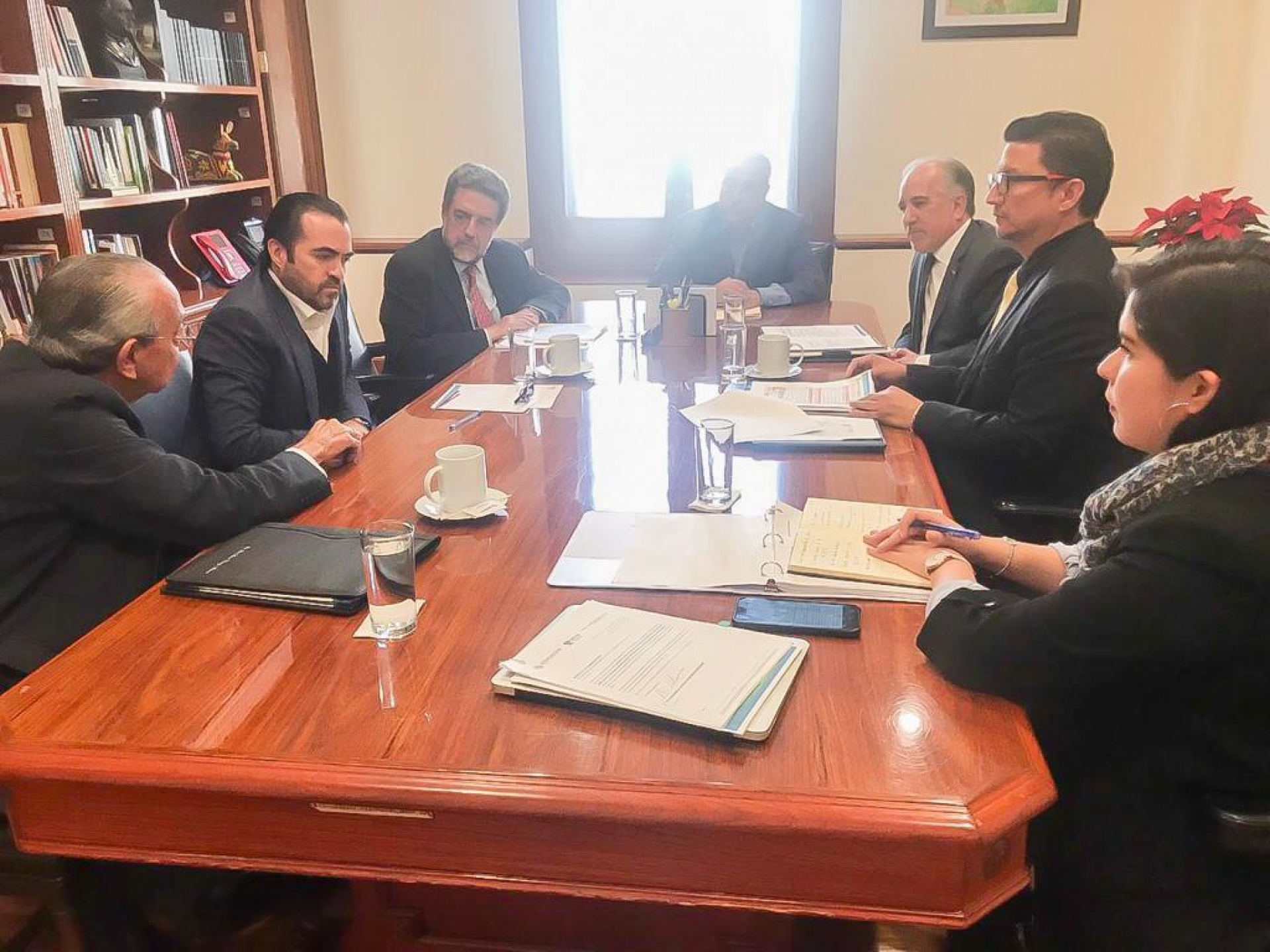 Acompaña gobierno estatal a la UAEM con gestiones para resolver el conflicto financiero