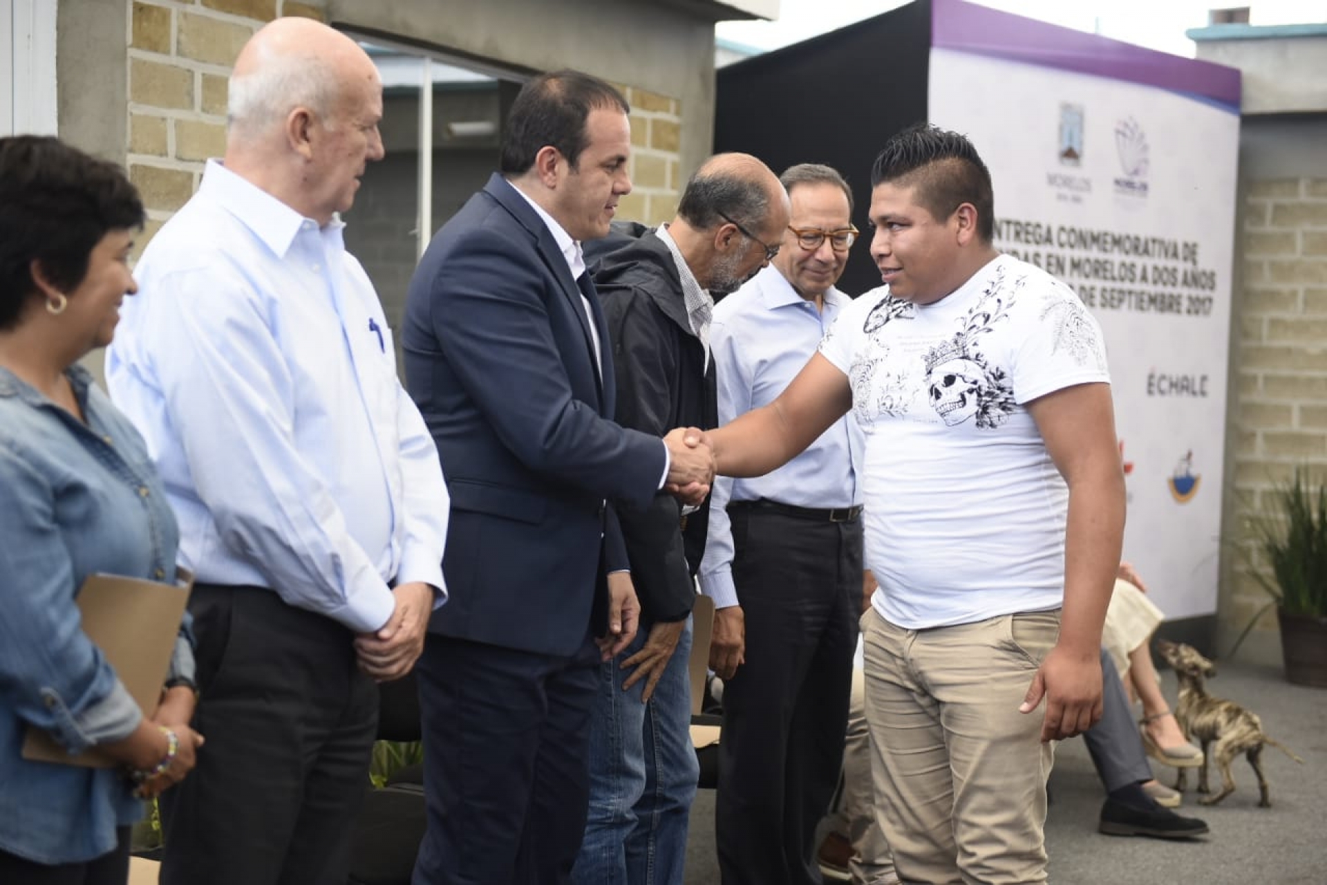 Encabeza gobernador entrega conmemorativa de viviendas, a dos años de sismos de 2017