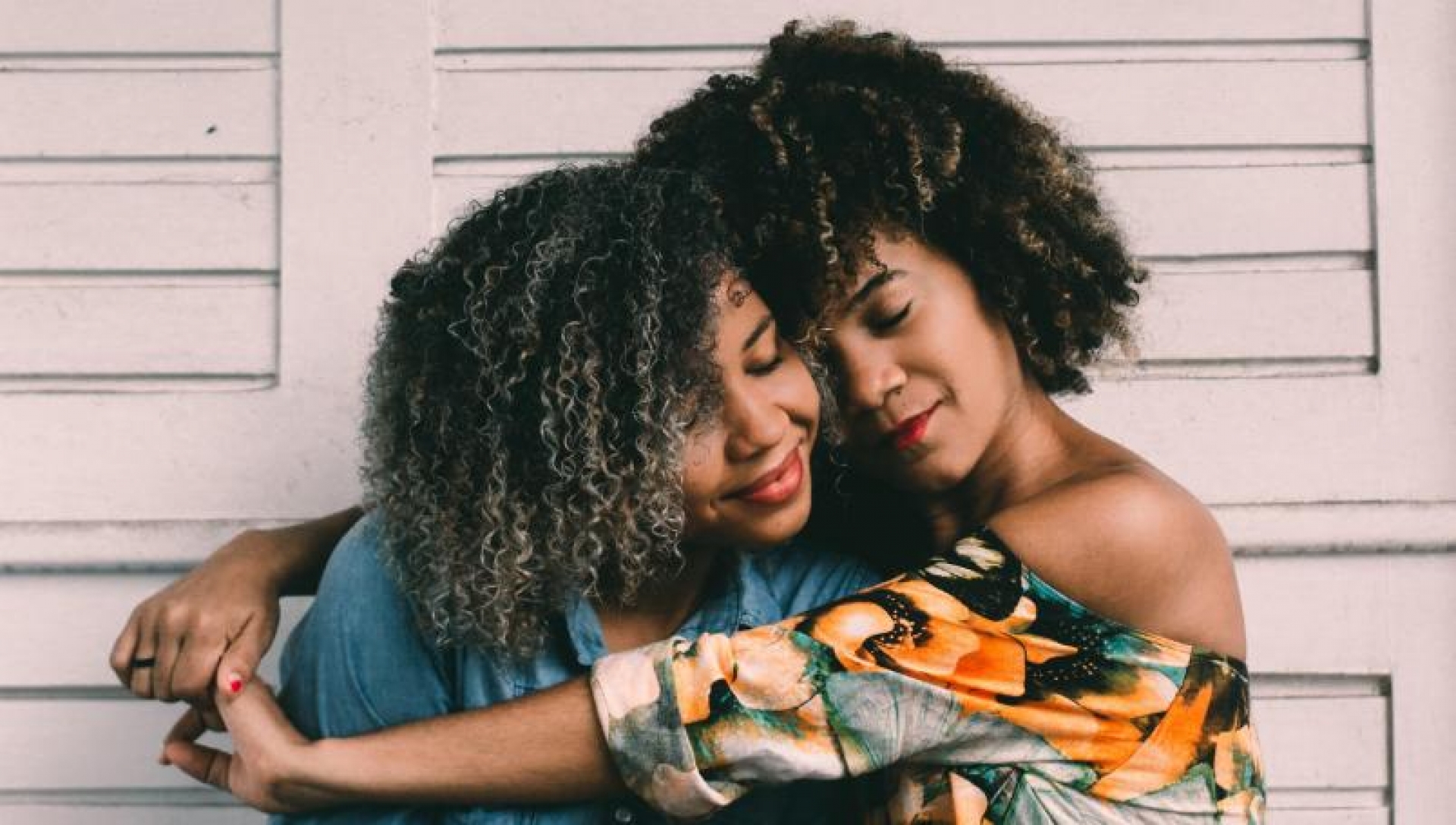 ¿Quieres ser feliz? Sólo necesitas de 4 a 12 abrazos por día