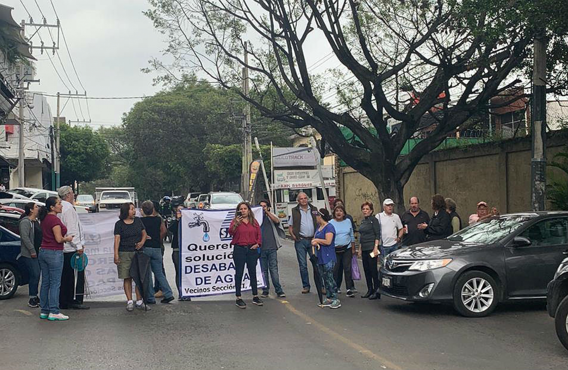 Protestaron en la avenida San Diego por desabasto de agua potable