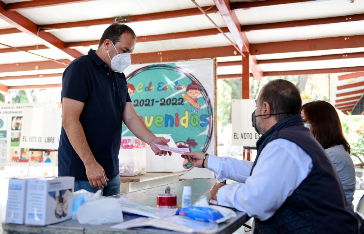 Participa gobernador de Morelos en consulta de revocación de mandato