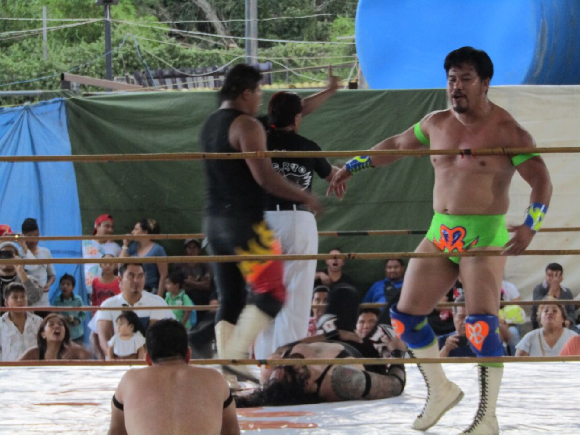 Los rudos se salen con la suya en aniversario de la Fraternidad de Damián