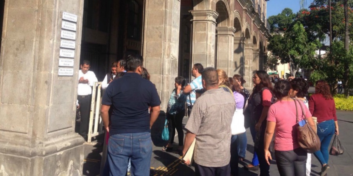 Reclaman padres de familia de escuelas de Temixco solución en el tema de erradicación de cuotas