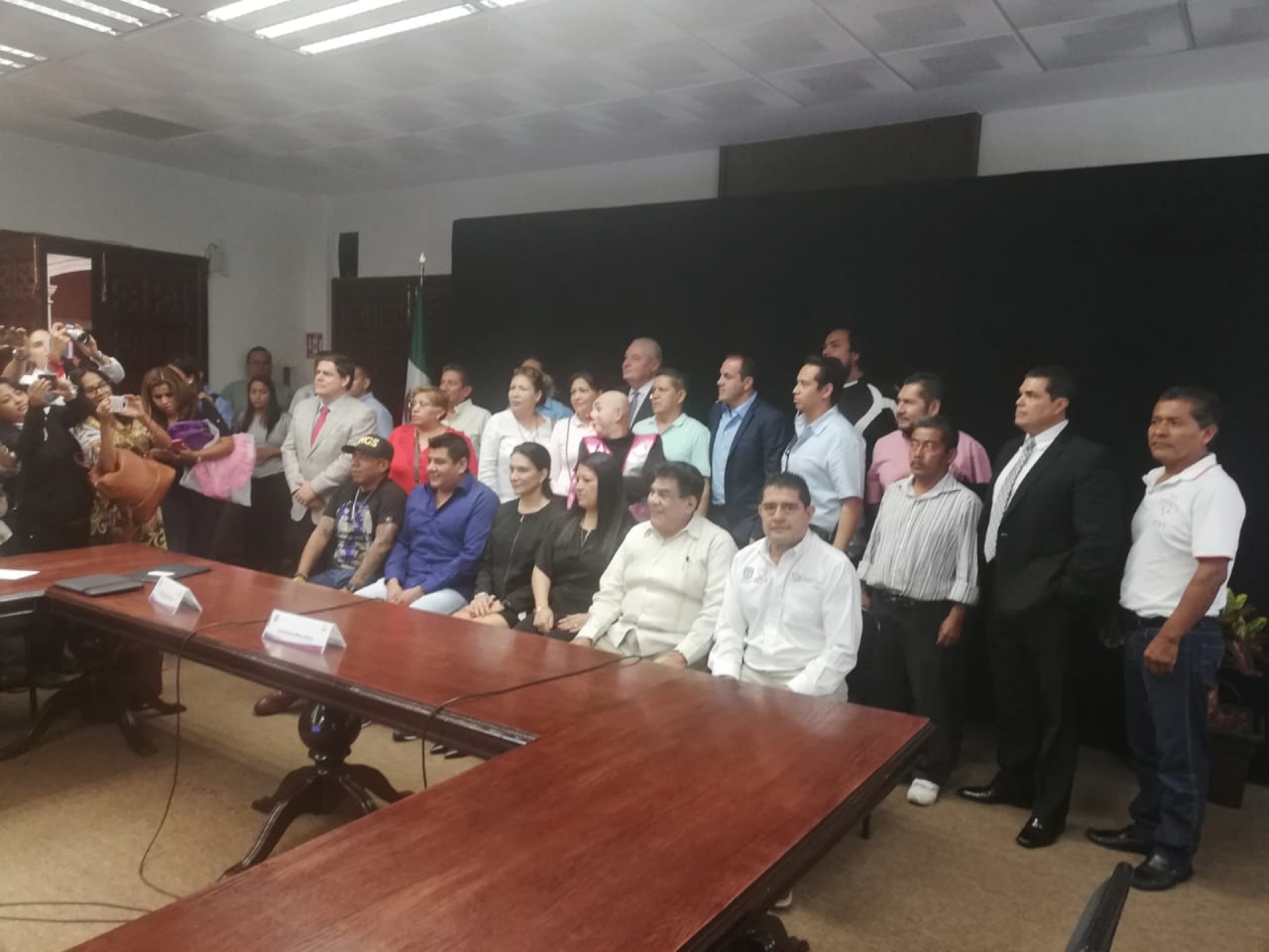 Se reúnen autoridades estatales y comerciantes