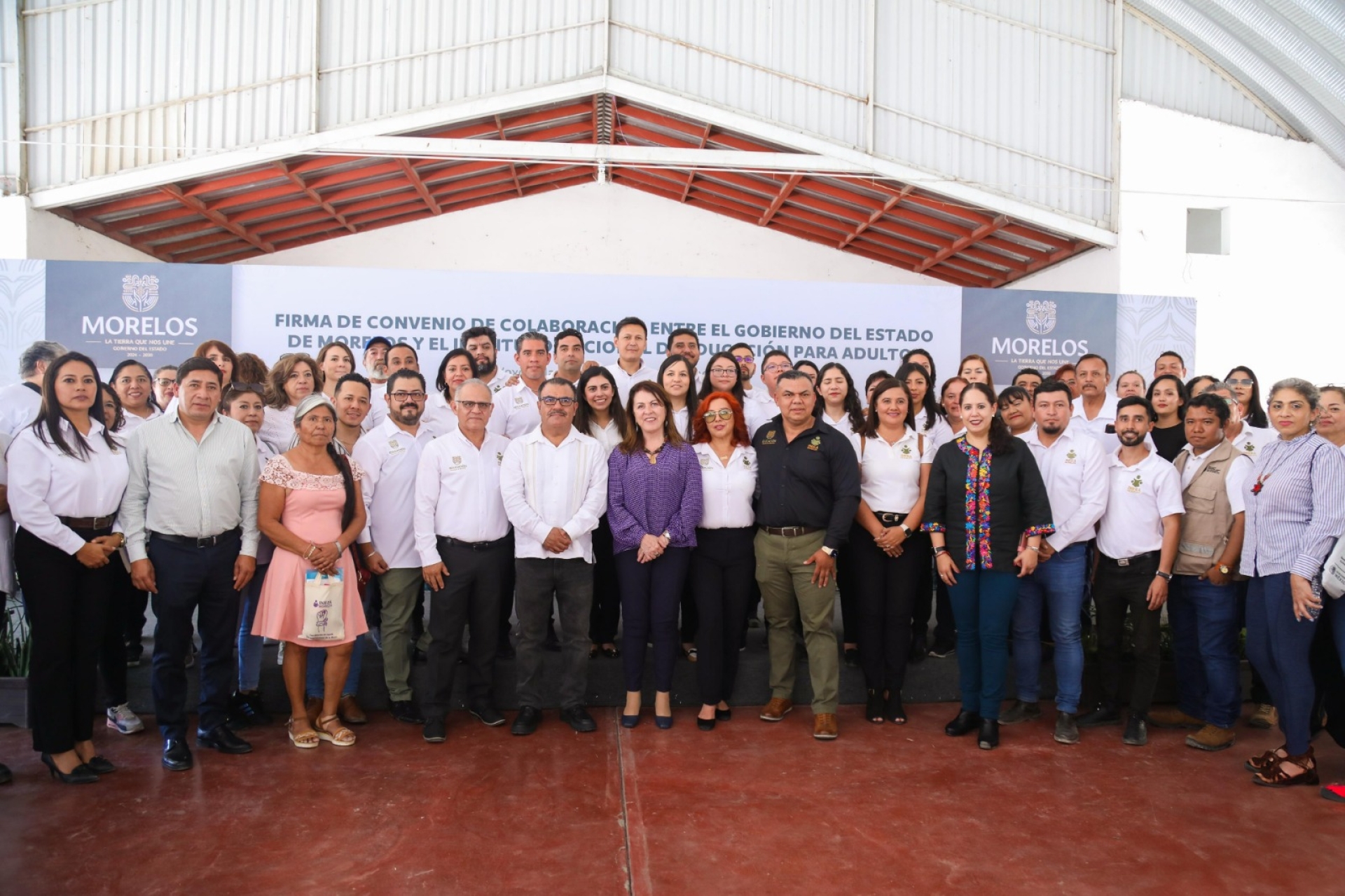 Acuerda Margarita González Saravia con INEA alfabetización masiva en Morelos para abatir el rezago educativo