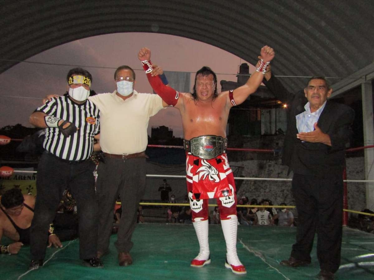 Último Guerrero retiene campeonato de peso completo