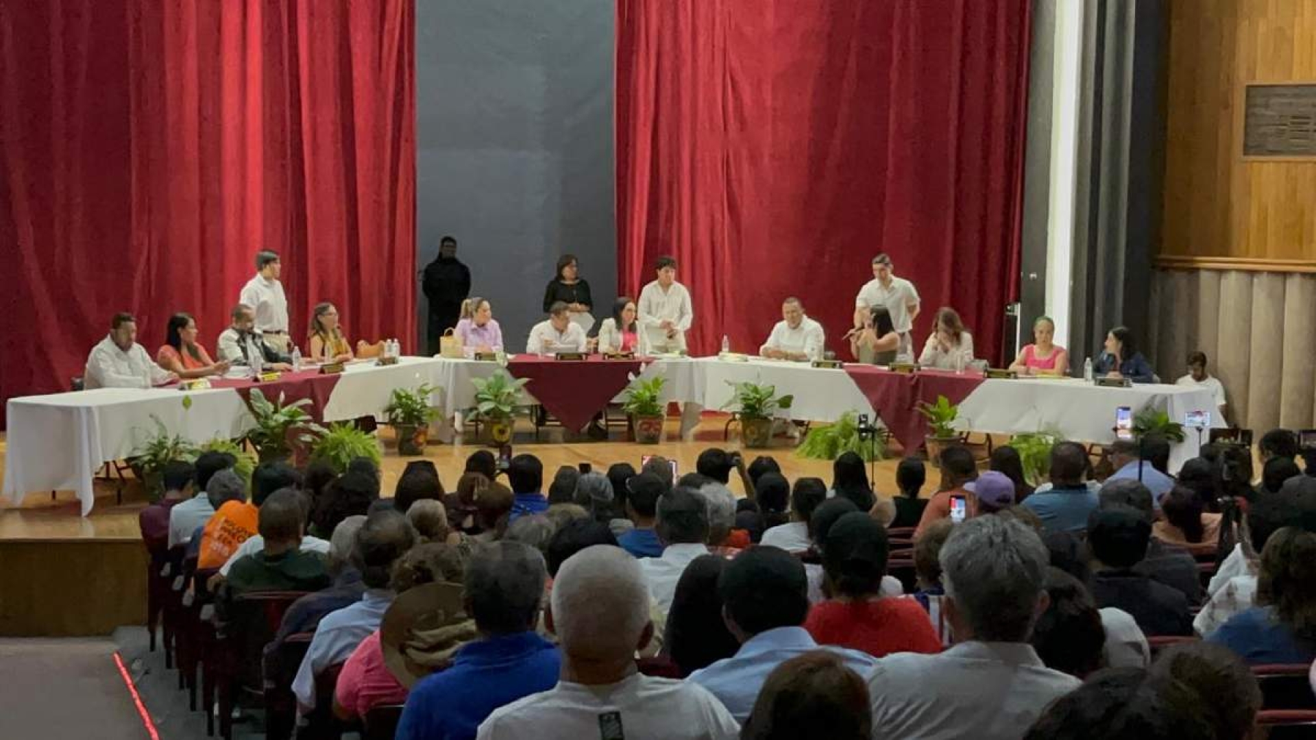 Sesiona Cabildo de Cuautla entre polarización y reclamos sociales