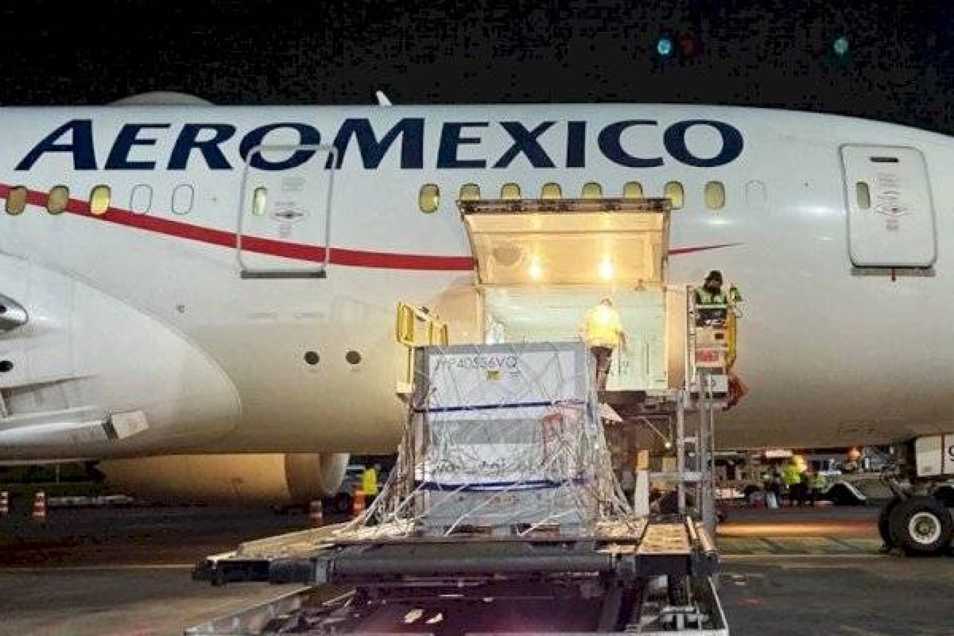 Llega a México sustancia activa de la vacuna COVID de AstraZeneca: López-Gatell