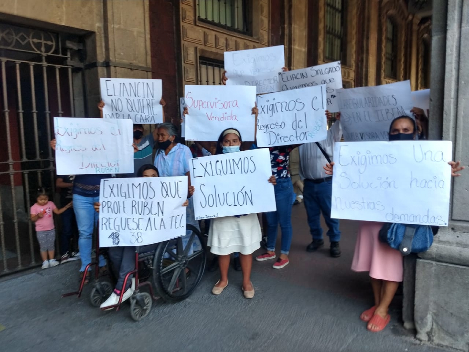 Protestan padres de familia de la escuela técnica 38 de la colonia Tres de Mayo