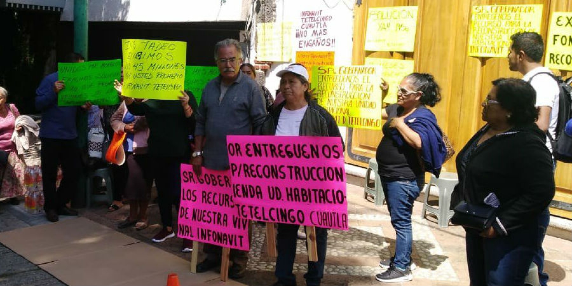 Se manifiestan vecinos de UH Infonavit de Tetelcingo