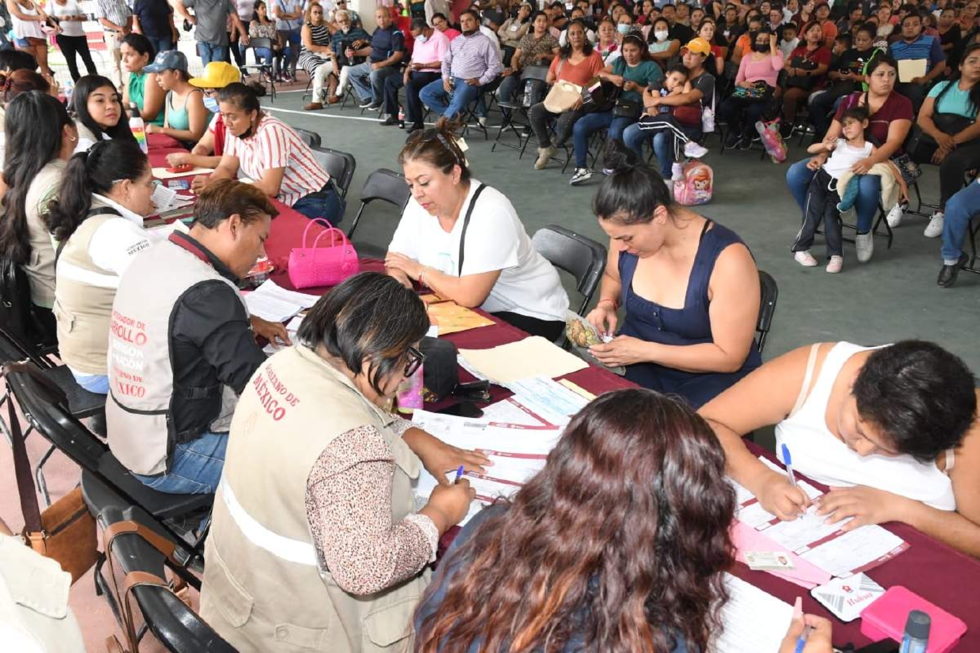 Entregan tarjetas del Programa “La Escuela es Nuestra” en la región oriente